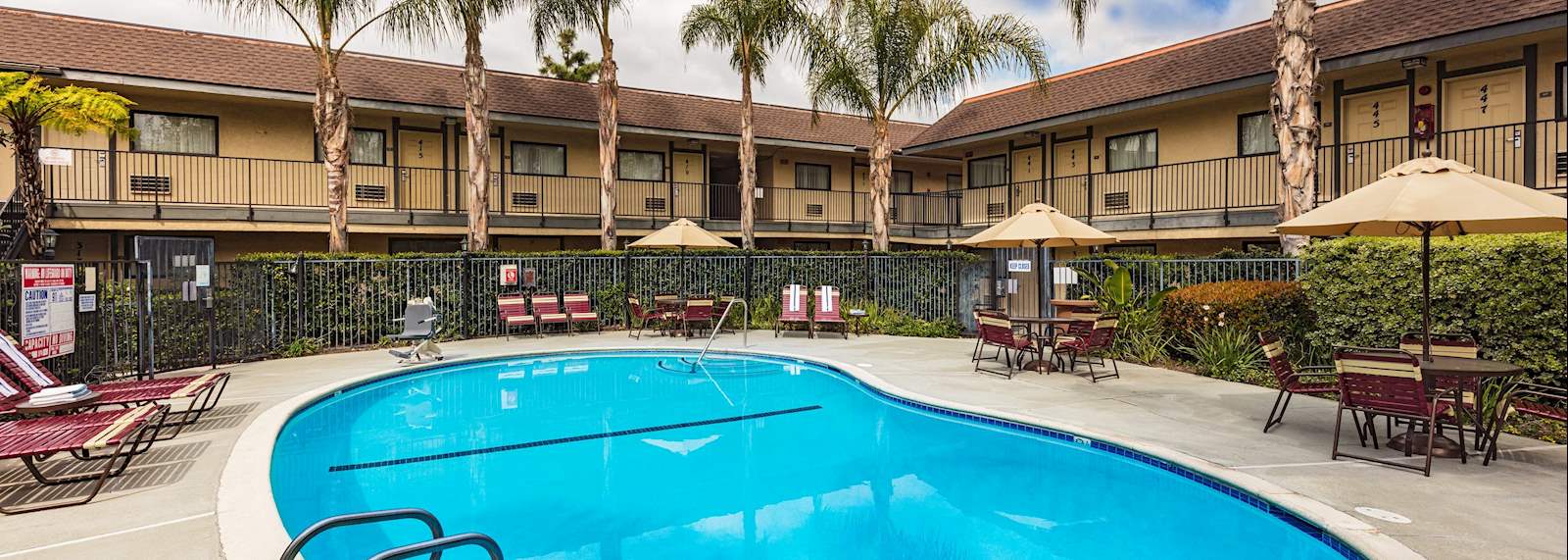 Key inn and suites Tustin - Pool at the lodge