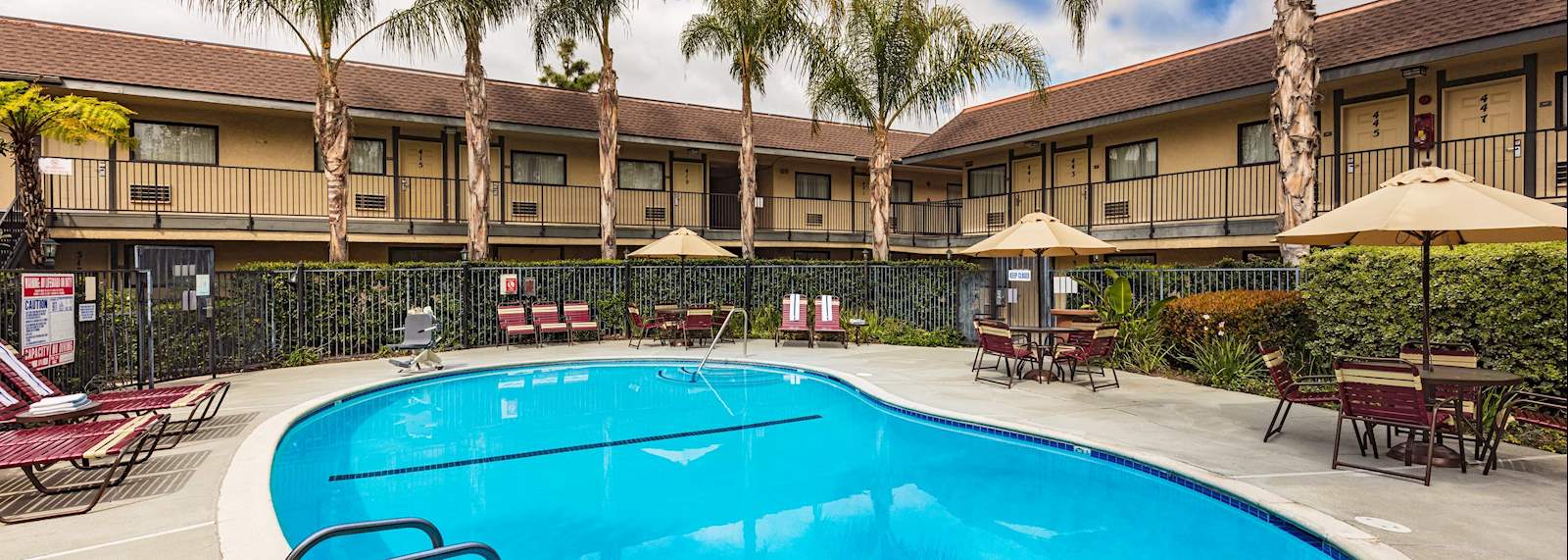 Key inn and suites Tustin - Pool at the lodge